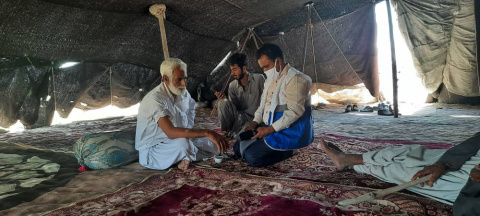 ویزیت سالمندان عشایر منطقه کوه خواجه توسط تیم سلامت مرکز خدمات جامع سلامت لطف الله شهرستان هامون